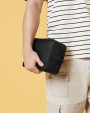 BAG BASE RECYCLED ESSENTIALS WASH BAG Tasche personalisierbar