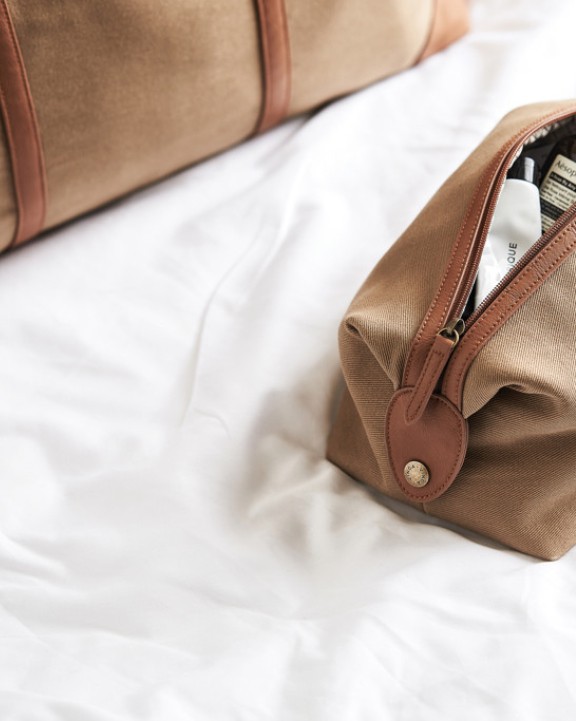 VINGA VINGA Sloane Kulturtasche aus RCS recyceltem Polyester Tasche personalisierbar