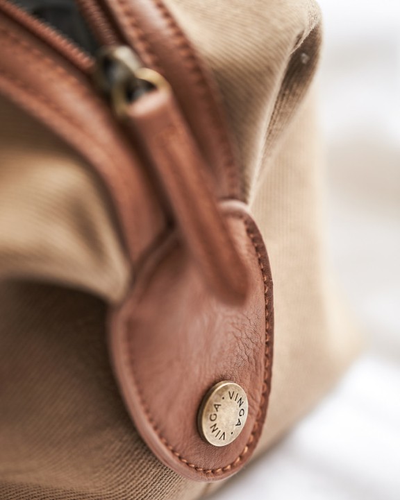 VINGA VINGA Sloane Kulturtasche aus RCS recyceltem Polyester Tasche personalisierbar