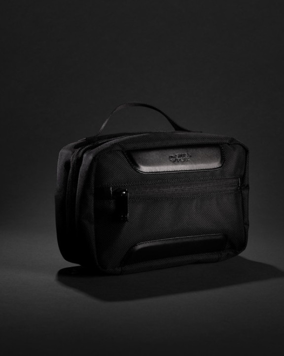SWISS PEAK Swiss Peak AWARE™ RPET Voyager Kosmetiktasche Tasche personalisierbar