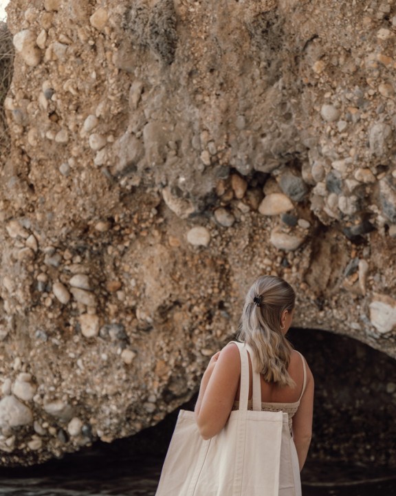 VINGA VINGA Hilo AWARE™ Maxi-Tasche aus recyceltem Canvas Tasche personalisierbar