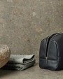 VINGA VINGA Bermond Kulturtasche aus RCS recyceltem PU Tasche personalisierbar