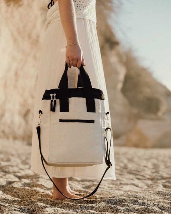 VINGA VINGA Volonne AWARE™ Kühltasche aus recyceltem Canvas Tasche personalisierbar