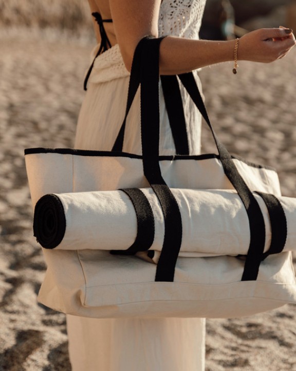 VINGA VINGA Volonne AWARE™ Strandtasche aus recyceltem Canvas Tasche personalisierbar