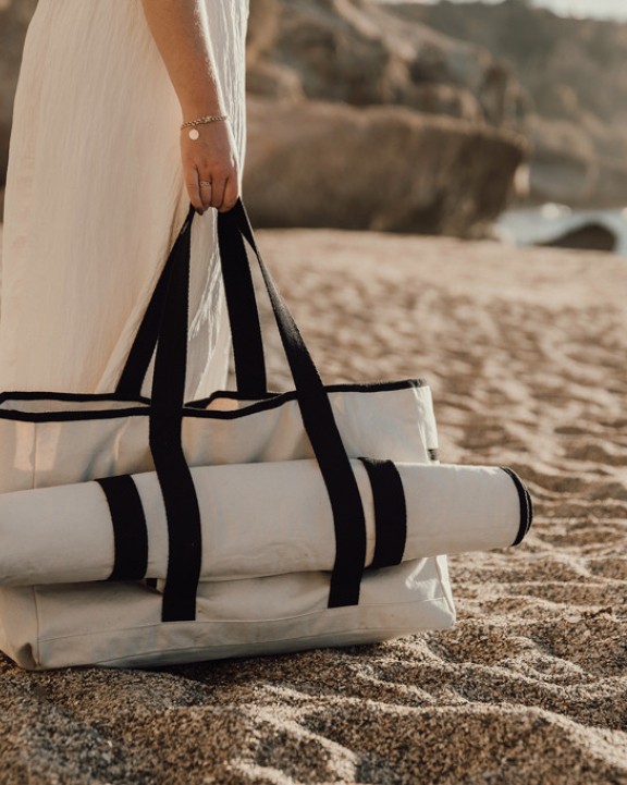 VINGA VINGA Volonne AWARE™ Strandtasche aus recyceltem Canvas Tasche personalisierbar
