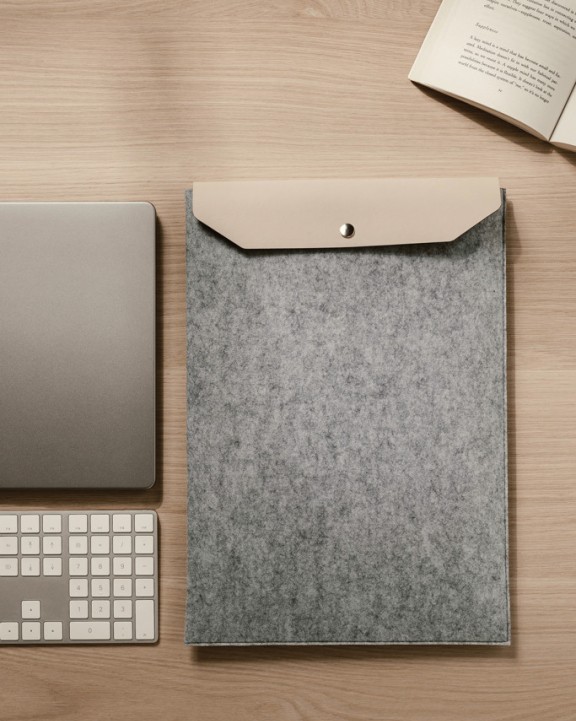 VINGA VINGA Albon 17" Laptop-Seeve aus GRS recyceltem Filz Tasche personalisierbar