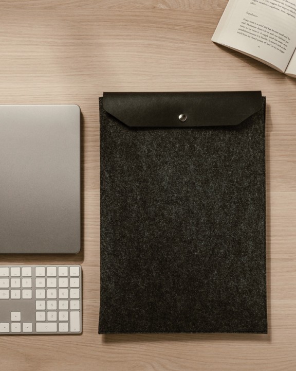 VINGA VINGA Albon 17" Laptop-Seeve aus GRS recyceltem Filz Tasche personalisierbar