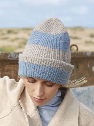COLOUR BLOCK BEANIE