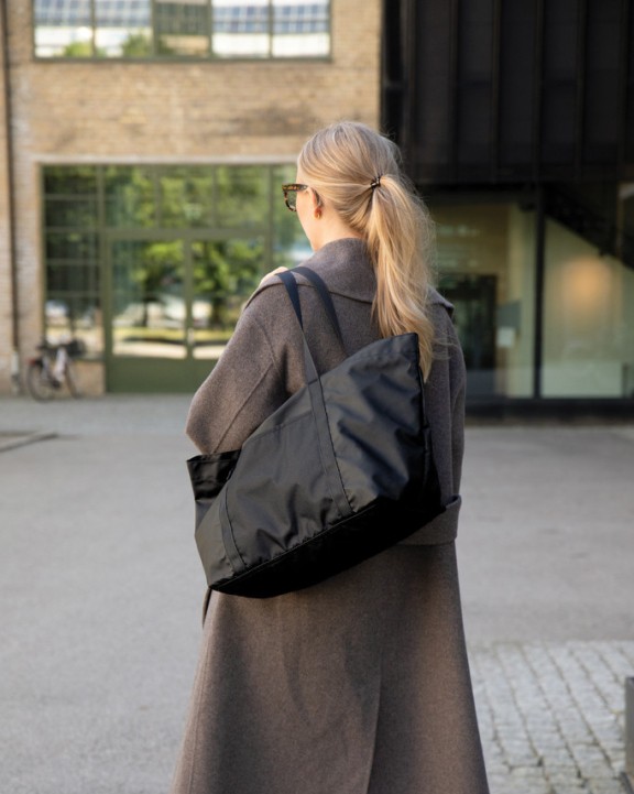 VINGA VINGA Livorno Maxi-Tasche aus GRS recyceltem Polyester Tasche personalisierbar