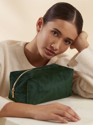 VELVET TOILETRY/ACCESSORY CASE