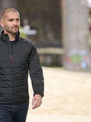 ESSENTIAL HYBRID JACKET