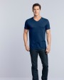 T-shirt GILDAN Softstyle Euro Fit Adult V-neck T-shirt voor bedrukking &amp; borduring