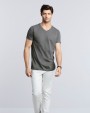 T-shirt GILDAN Softstyle Euro Fit Adult V-neck T-shirt voor bedrukking &amp; borduring