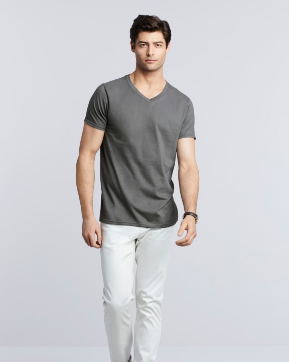 T-shirt GILDAN Softstyle Euro Fit Adult V-neck T-shirt voor bedrukking &amp; borduring